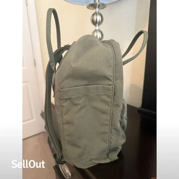 Fjallraven Kanken Unisex Backpack Green Outdoor Everyday Use display picture 1